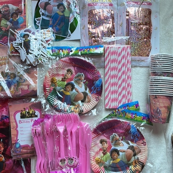 Birthday‎ Party Supplies Set - In a Strange World Theme | Cups, Plates, Decor - Picture 2 of 5